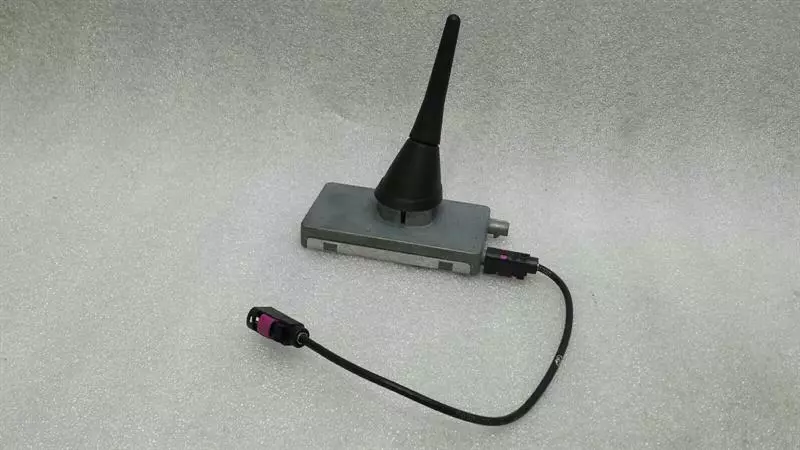 BMW Z4 (E85 / E86) BMW Z4 E85 E86 aerial / antenna 6913896 antenna Body type: Convertible
Fuel: Petrol
