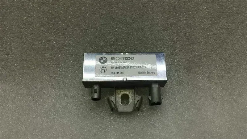 BMW Z4 (E85 / E86) BMW Z4 E85 E86 aerial / antenna 6912243 antenna. Body type: Convertible
Fuel: Petrol