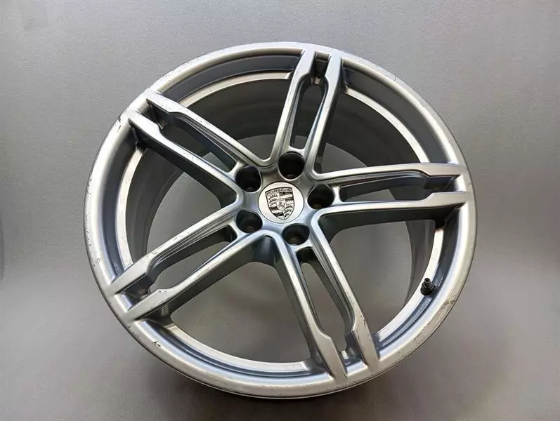 Porsche Macan Porsche Macan 95B Alloy Wheel 95B601025DE Alloy Wheel Turbo/Sport Design 8.5J 19 Body type: SUV
Fuel: Petrol
