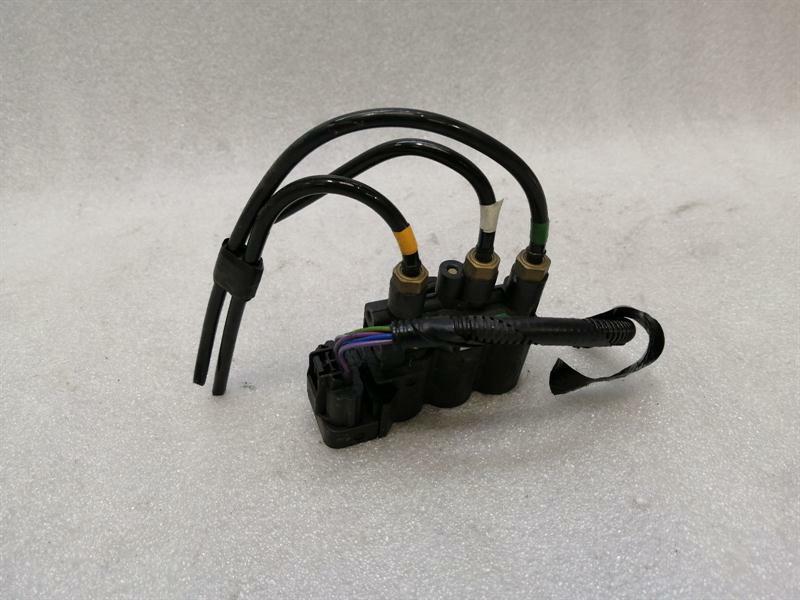 Land Rover Range Rover Sport (L494) Land Rover Range Rover Sport L405 Air suspension valve CPLA-5B710-AB valve block Body type: SUV
Fuel: Diesel