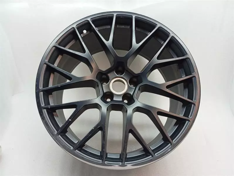 Porsche Macan Porsche Macan 95B Wheel 95B601025BG Alloy Wheel RS-Spyder Design 10J x20 H2 ET19 Body type: SUV
Fuel: Petrol