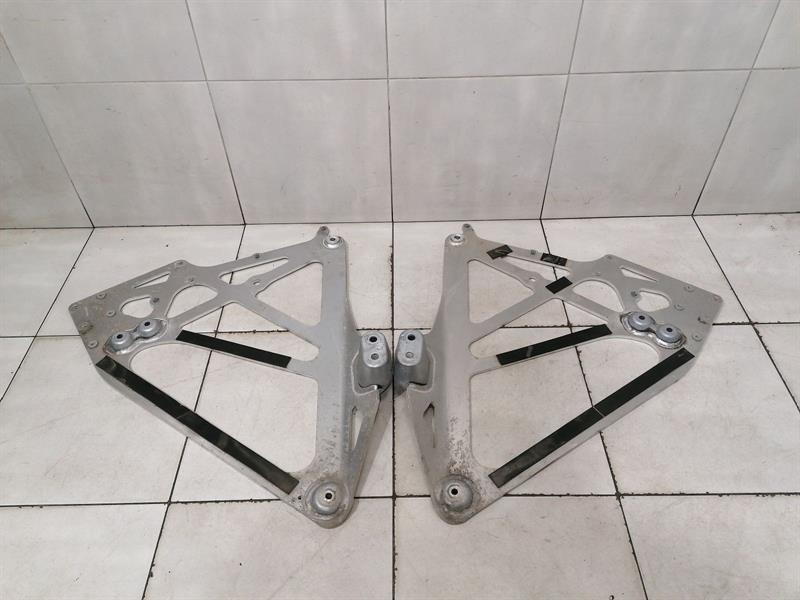 BMW 4 (G22 / G23 / G26)  BMW 4 M4 G82 G22 holder bracket 33309504175 holder carrier rear rear Body type: Coupe
Fuel: Petrol