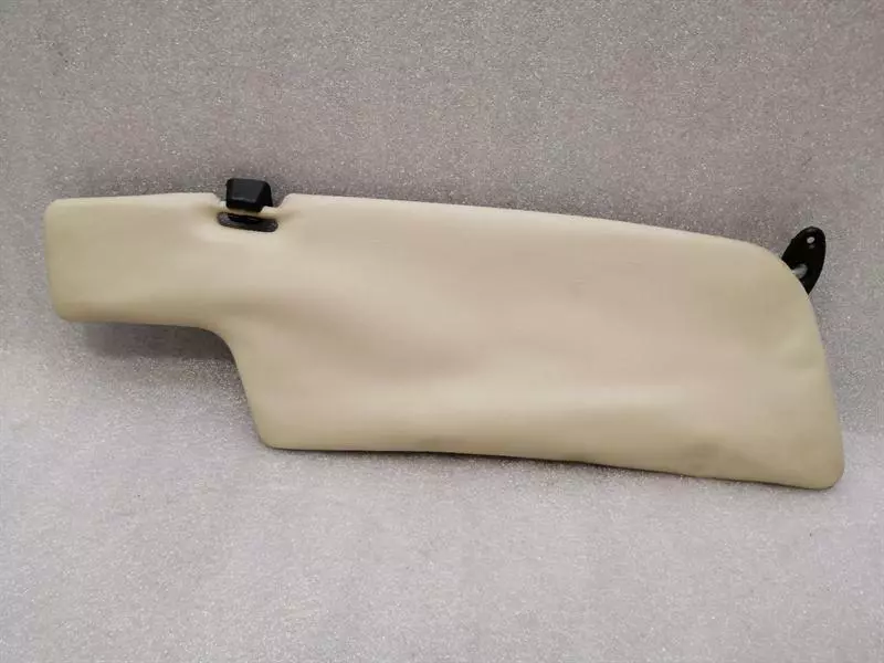 Porsche 911 Porsche 911 930 Right Sun Viewfinder G Model Sun Bezel Right Body type: Coupe
Fuel: Petrol