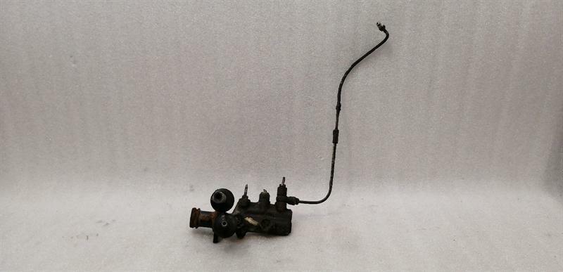 Porsche 911 Porsche 911 930 Brake Master Cylinder 91135501202 Brake Master Cylinder Body type: Coupe
Fuel: Petrol