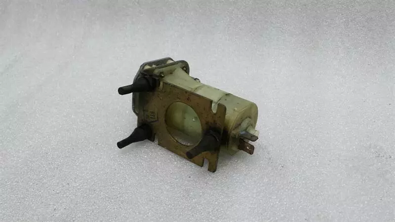 Porsche 911 Washer Fluid pump Porsche 911 930 washer fluid pump 90162807422 w...