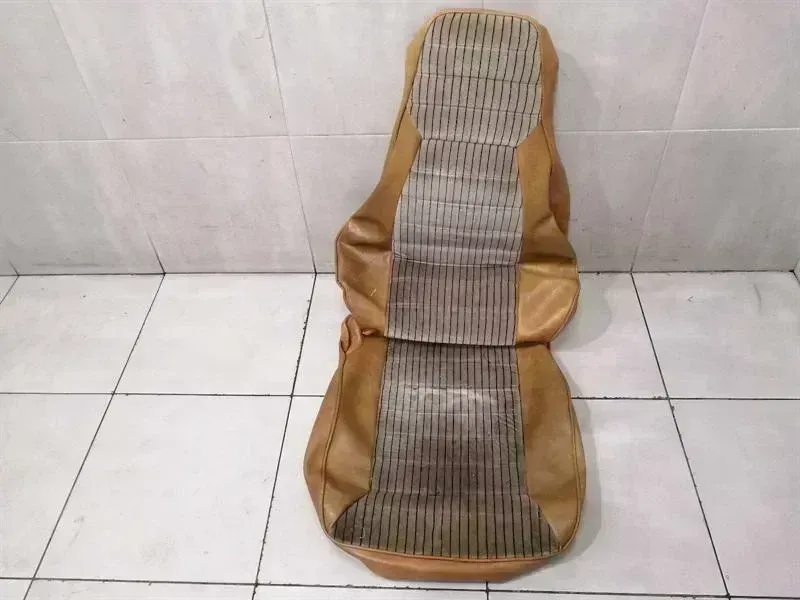 Porsche 911 Porsche 911 930 left seat cover 911930 left seat leather trim Body type: Coupe
Fuel: Petrol