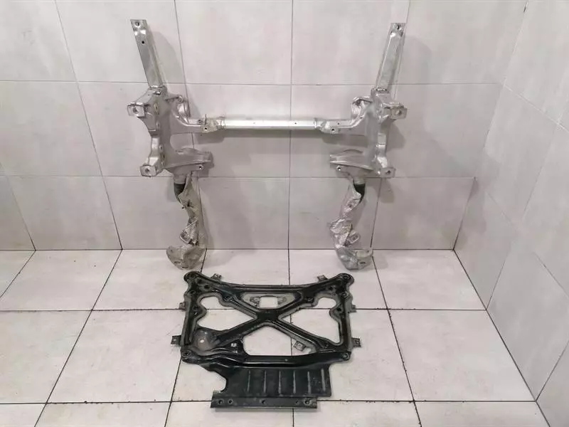 Bentley Bentayga Beam / Subframe Front BENTLEY BENTAYGA 36A MK2 Beam Subframe Front 4M...