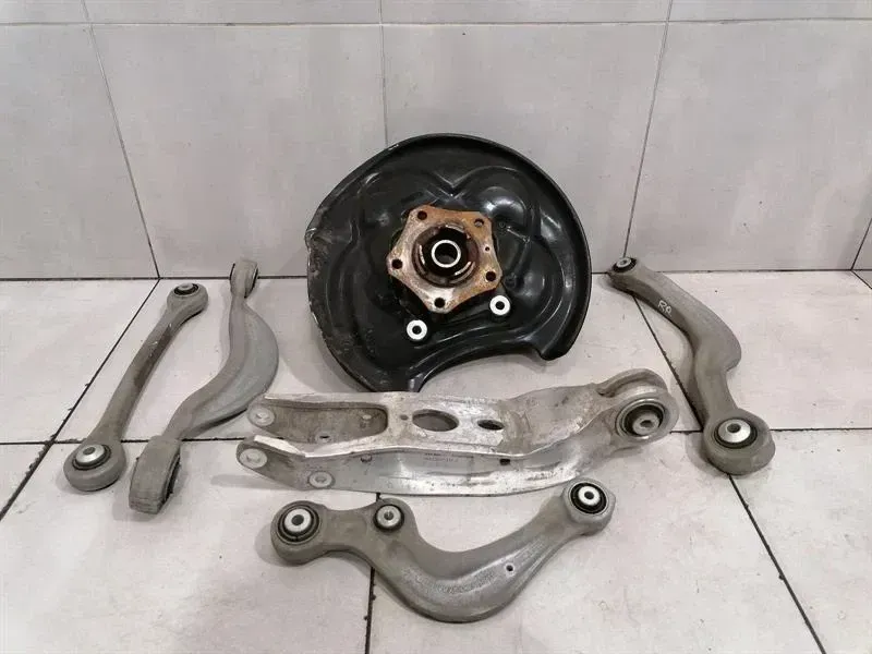 Bentley Bentayga Right Rear Hub BENTLEY BENTAYGA 36A MK2 Right Rear Hub 4M05054...