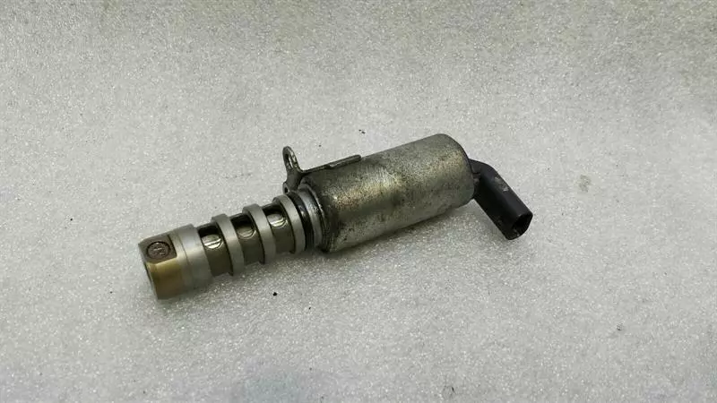 Audi S5 8T Solenoid Valve 06E109257L Control Valve Camshaft 3.0 TFSI Brand/Model: AUDI S5
Year: 2009
Engine: 2995 cm...