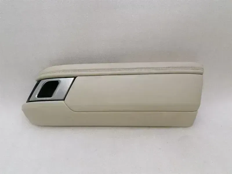 Land Rover Range Rover (L405) LAND ROVER RANGE ROVER L405 Right Door Armrest CP7309AXAB0 Armrest Body type: SUV
Fuel: Diesel