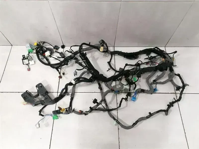 Land Rover Range Rover (L405) RANGE ROVER L405 FACELIFT Dashboard Wiring JPLA-14K024-JBDE RIGHT HANDLE RHD Body type: SUV
Fuel: Diesel