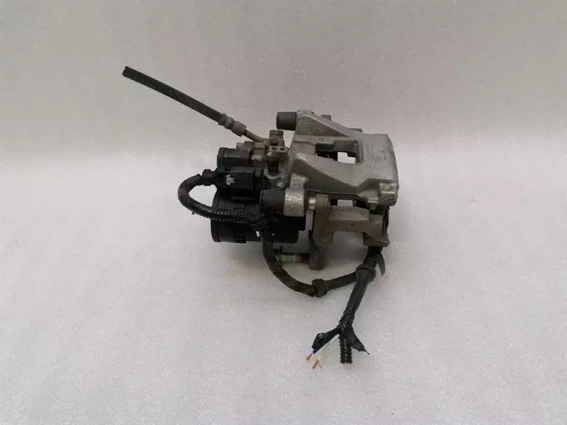 Land Rover Range Rover Sport (L494) Range Rover Velar L560 RLH brake caliper GX73-2K328-BF brake caliper rear left Body type: SUV
Fuel: Diesel