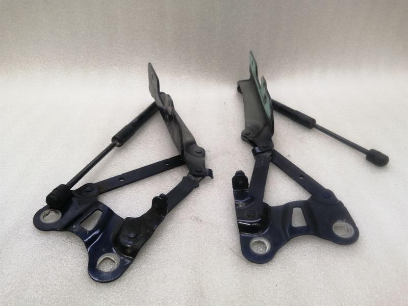 Land Rover Range Rover Sport (L494) Land Rover Range Rover Sport L494 Bonnet Hinge Set LR036584 Hood Hinge Set Body type: SUV
Fuel: Diesel