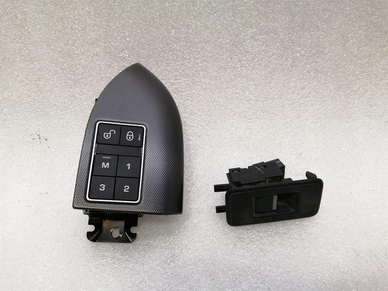 Land Rover Range Rover Sport (L494) Range Rover Sport L494 FLH Seat Memory Switch FK72-14776-AA Seat Switch Body type: SUV
Fuel: Diesel