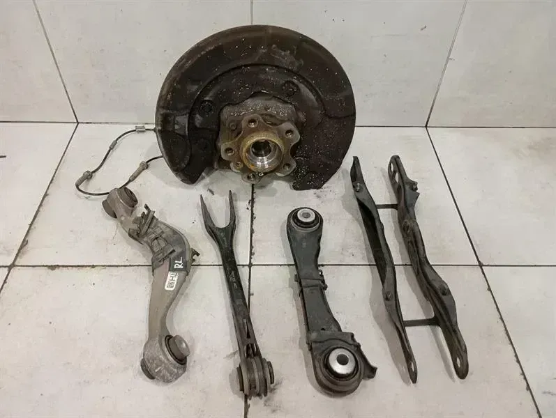 BMW 7 (G11 / G12) BMW 7 Series G11 Left Rear Hub 6865661 SET SET Wheel Bearing Housing Rear Left