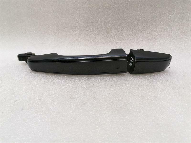 Land Rover Range Rover (L405) Range Rover L405 rear right door handle LR038472 door handle rear right Body type: SUV
Fuel: Diesel