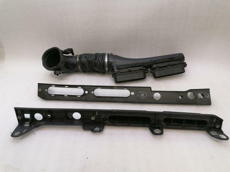 Land Rover Range Rover (L405) Land Rover Range Rover L405 Intake pipe CPLA-9A675-AD Intake Hose Intercooler Body type: SUV
Fuel: Diesel