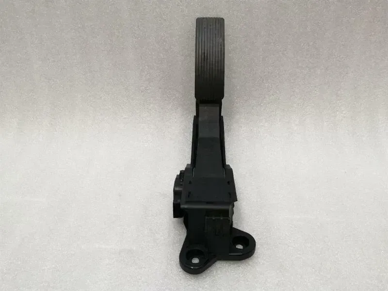 Mercedes-Benz A (W169) Mercedes R Class W251 W164 X164 Gas Pedal (Electrical) A1643000004 Accelerator Pedal Body type: Estate
Fuel: Diesel