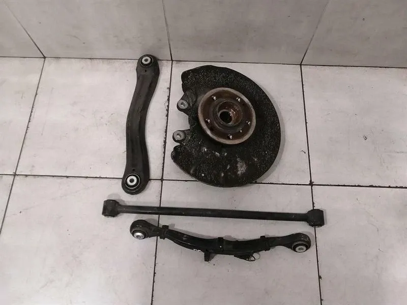 Mercedes GLS 350D Right Rear Hub A1663500508 Wheel Bearing Housing Rear Right Set