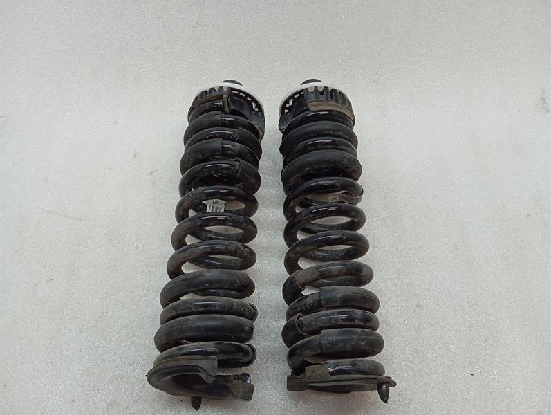 BMW 3 (G20 / G21) BMW 3 M3 G81 G21 LCI coil spring rear 33 53 7885627 suspension spring rear Body type: Estate
Fuel: Petrol