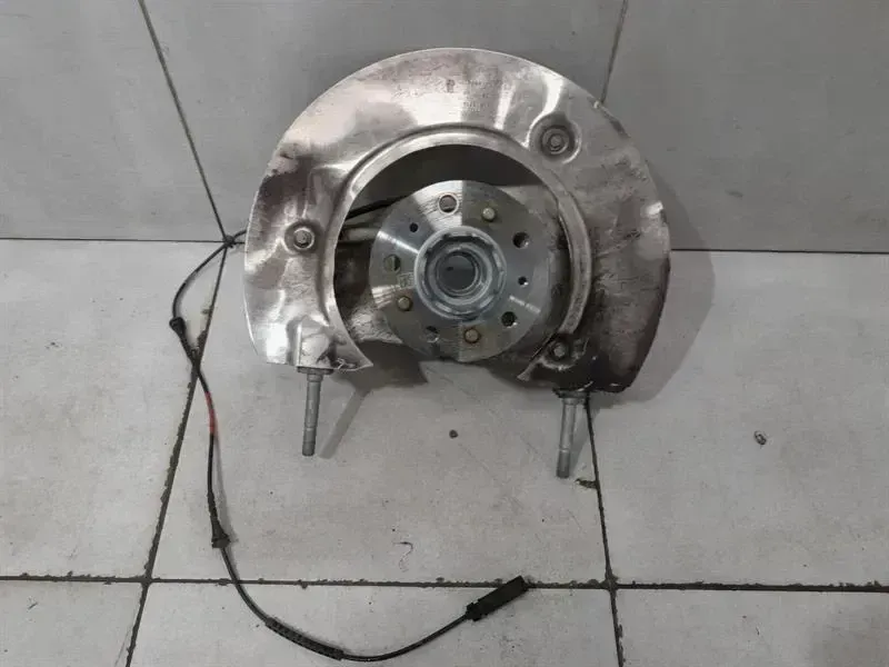BMW 3 (G20 / G21) BMW 3 M3 G81 G21 LCI Right Front Hub 31 21 7883640 Wheel Bearing Housing Front Right Body type: Estate
Fuel: Petrol