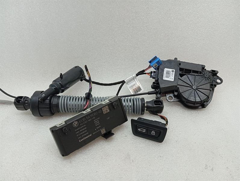 BMW 3 (G20 / G21) BMW 3 M3 G80 G20 soft close boot lock set 87536 tailgate lock Body type: Saloon
Fuel: Petrol