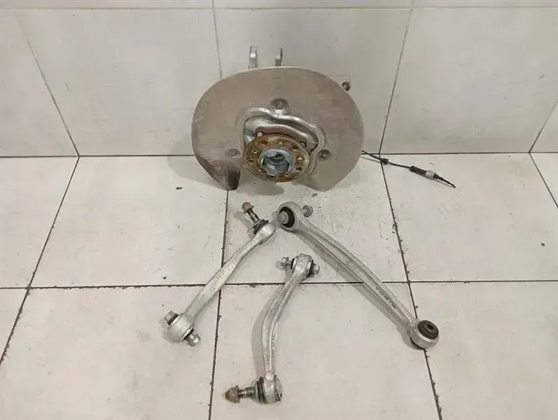 BMW 4 (F32 / F33 / F36) BMW 4 M4 G82 G22 Right Rear Hub 8095658 Wheel Bearing Housing Rear Right Body type: Coupe
Fuel: Petrol