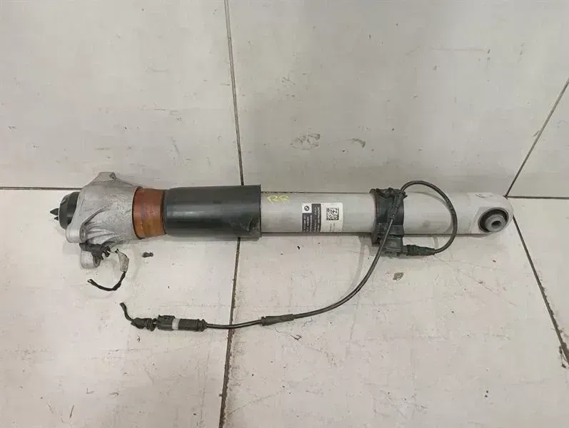 BMW 4 (F32 / F33 / F36) BMW 4 M4 G82 G22 shock absorber rear 8091380 shock absorber rear Body type: Coupe
Fuel: Petrol