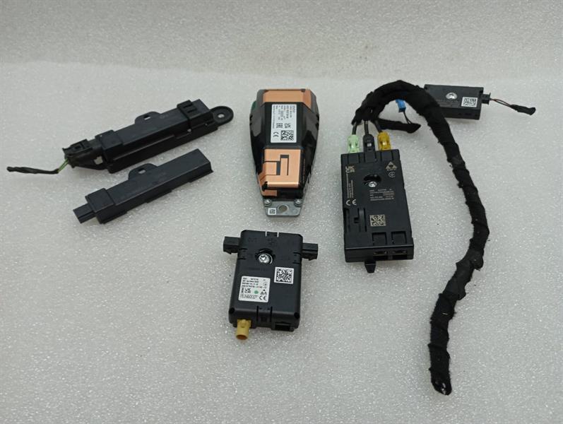 BMW 4 (F32 / F33 / F36) BMW 4 M4 G82 G22 Aerial / Antenna 9825130 Antenna Body type: Coupe
Fuel: Petrol