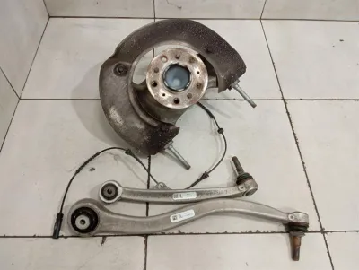 BMW 4 M4 G82 G22 Vänster främre nav 31212284001 Hjullagerhus fram vänster