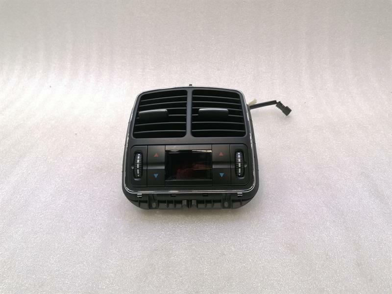Mercedes-Benz CLS (C219) Mercedes CLS W219 rear air vent A2118302254 ventilation nozzle ventilation grille climate Body type: Saloon
Fuel: Diesel