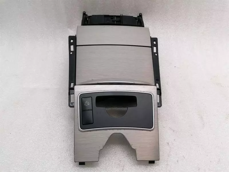 Mercedes-Benz C (W204) Mukipidin Mercedes E Class W212 Cup Holders SET A21268040...