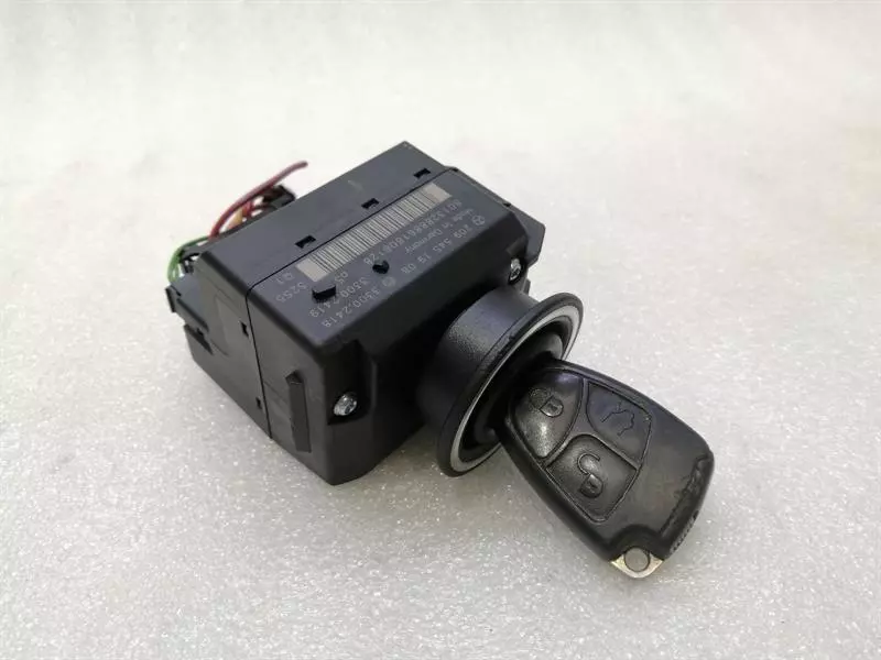 Mercedes-Benz CLK (W209) Mercedes CLK W209 Ignition Module EZS A2095451908 Control Unit EZS Key Key Body type: Coupe
Fuel: Diesel