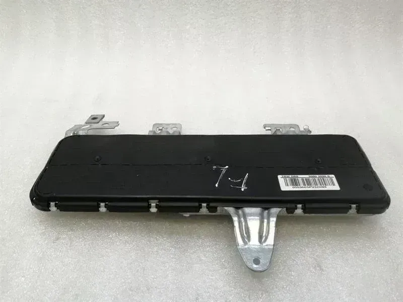 Mercedes-Benz CLK (W209) Mercedes CLK W209 Left Door Module A2098601305 Left Module Body type: Coupe
Fuel: Diesel