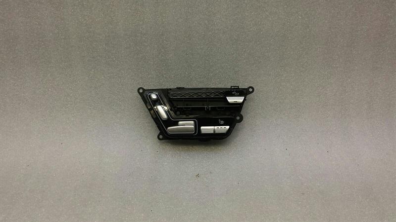Mercedes-Benz A (W169) Mercedes S-Class W221 rear left switch A2218708451 switch rear left Body type: Saloon
Fuel: Diesel