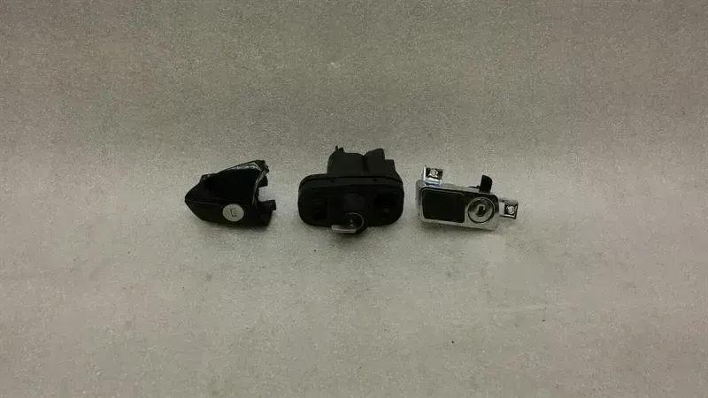 Mercedes-Benz A (W169) Mercedes S-Class W221 RHD Door Lock Set A0997662000 Right Hand Drive Set Body type: Saloon
Fuel: Diesel