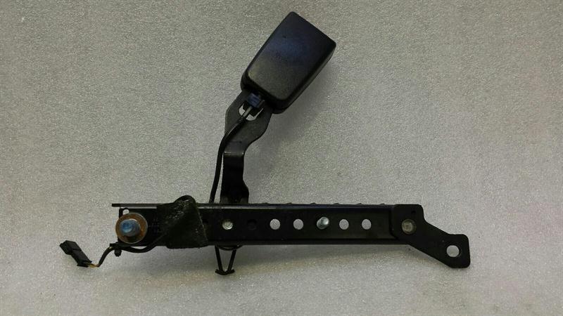 Mercedes-Benz A (W169) Mercedes S-class W221 Belt Buckle Left RearA2218601169 belt lock left rear Body type: Saloon
Fuel: Diesel