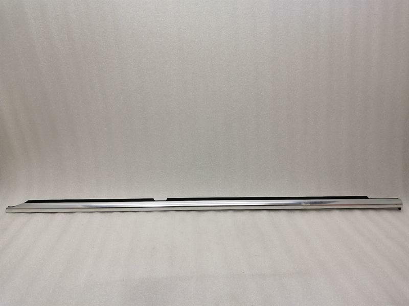 Mercedes-Benz A (W169) Mercedes S-Class W221 Rear Right Door Body Moulding A2216903680 Door Strip Re Body type: Saloon
Fuel: Diesel