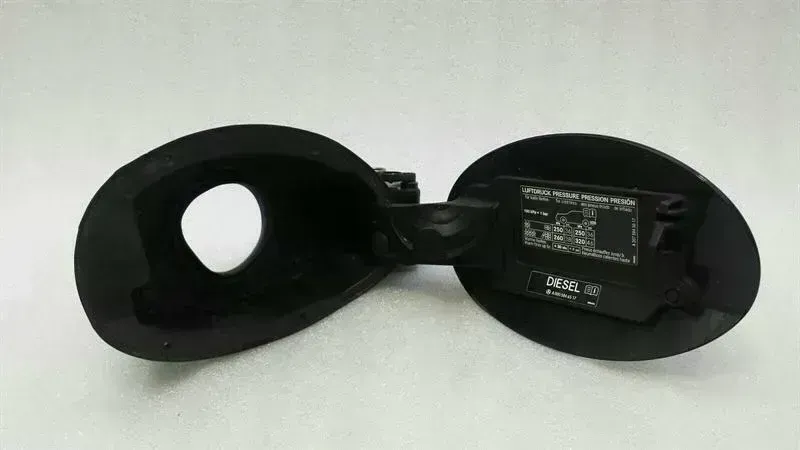 Mercedes-Benz C (W204) kütusepaagi kork Mercedes E Class W207 Fuel Cap A2076300167 Dies...