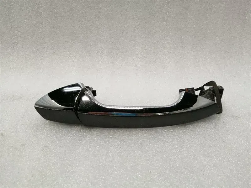 Mercedes-Benz A (W169) Mercedes S W221 rear right door handle A2217600670 door handle rear re keyless Body type: Saloon
Fuel: Diesel