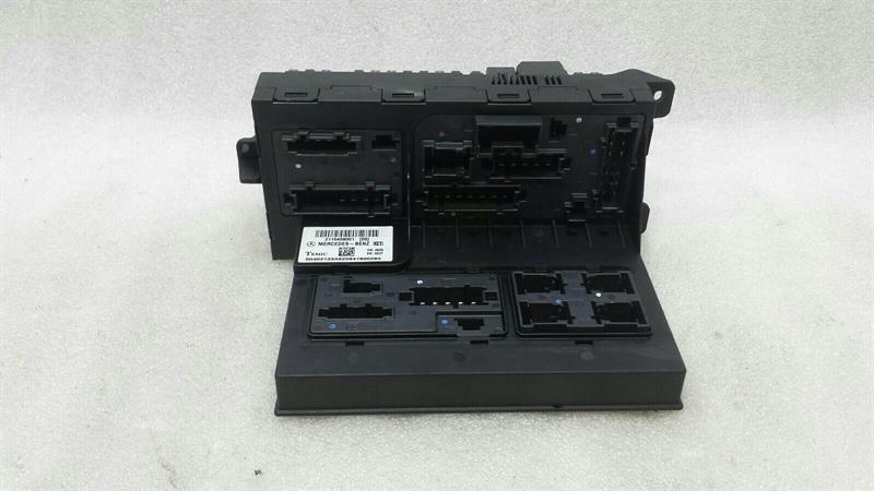 Mercedes-Benz CLS (C219) Mercedes CLS W219 Fuse Box A2115459001 Fuse Box SAM MOPF Body type: Saloon
Fuel: Diesel