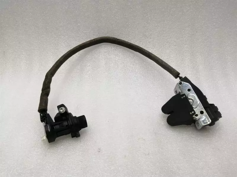Mercedes-Benz C (W204) Boot Lock Mercedes E Class W207 Boot Lock A2047500185 Tai...