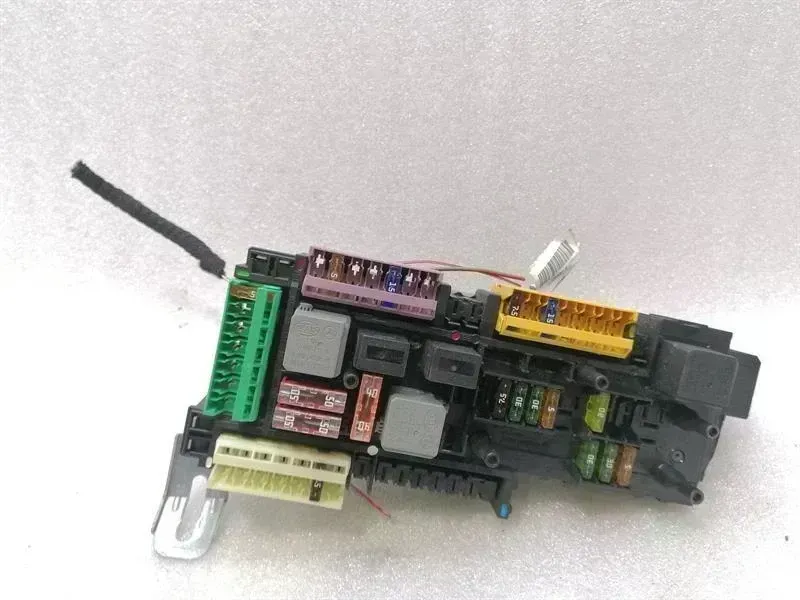Mercedes-Benz C (W204) Fuse box Mercedes E Class W207 Fuse Box A2129000004 Fuse...