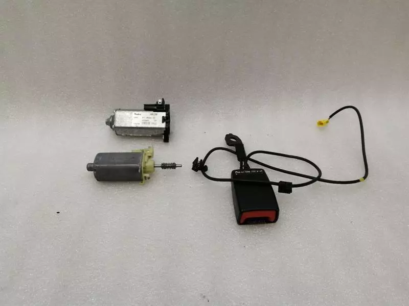 Mercedes-Benz C (W204) Misc Mercedes E Class W207 FRH Seat Belt Buckle A207...