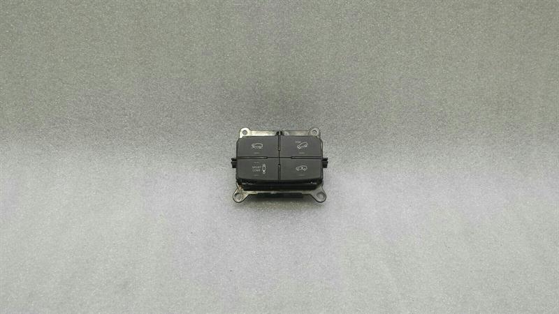 Mercedes-Benz A (W176) Mercedes GL X166 Suspension Switch A1669051351 Air Suspension Switch Body type: SUV
Fuel: Diesel