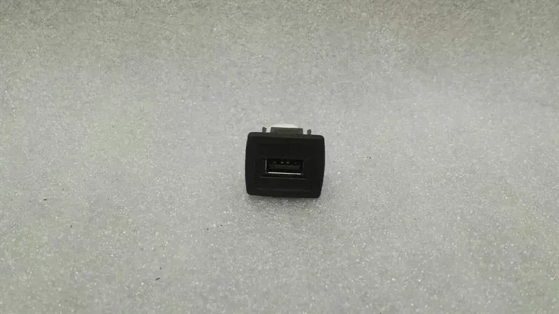 Mercedes-Benz A (W176) Mercedes GL X166 electronic module A2188200187 control unit USB input Body type: SUV
Fuel: Diesel