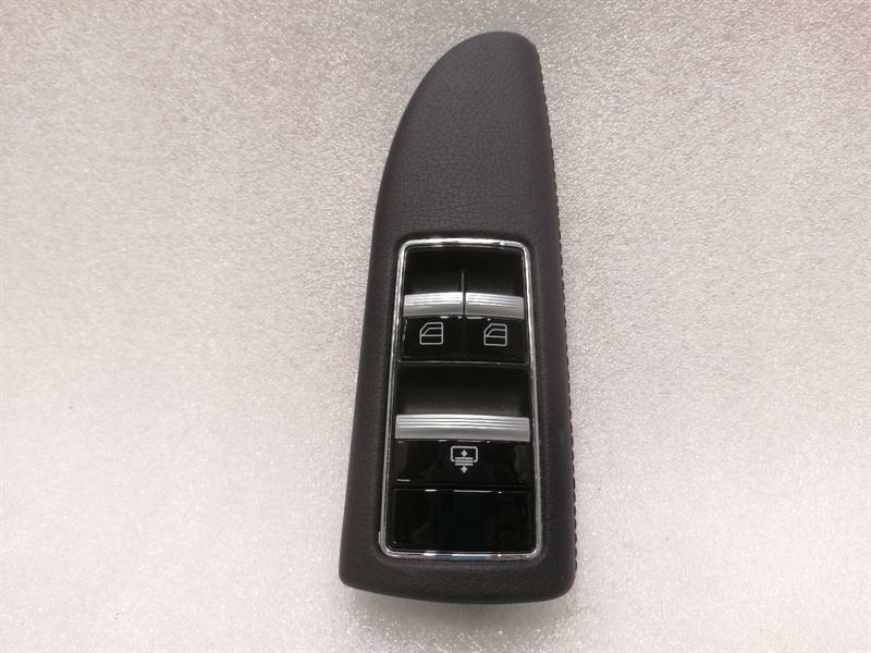 Mercedes-Benz A (W176) Mercedes S-Class W221 RLH window switch A2218709510 rear window switch left Body type: Saloon
Fuel: Diesel