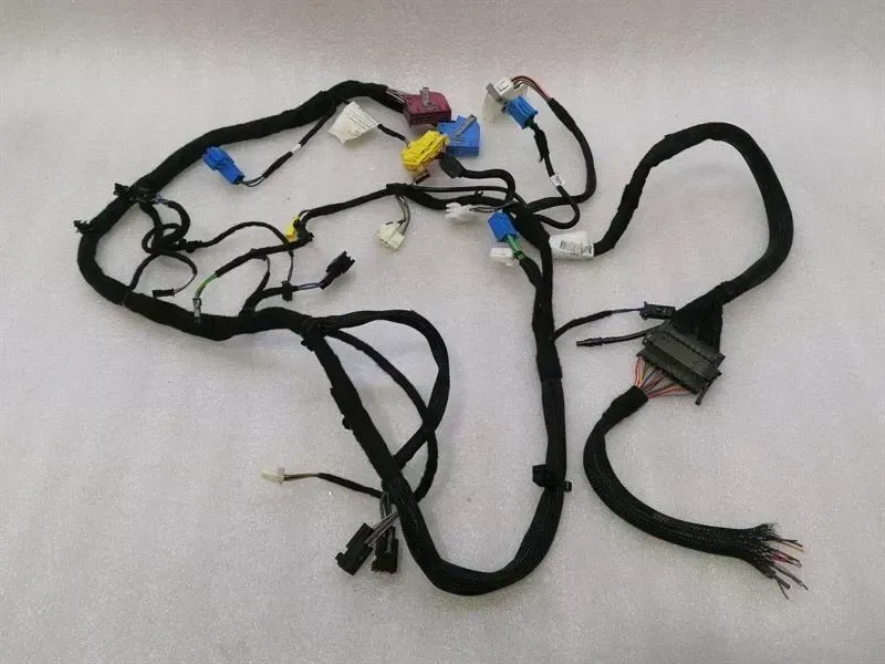 Mercedes-Benz A (W176) Mercedes G-Wagen W463 Right Seat Wiring Loom A4638200231 Right Seat Wiring Harness Body type: SUV
Fuel: Diesel