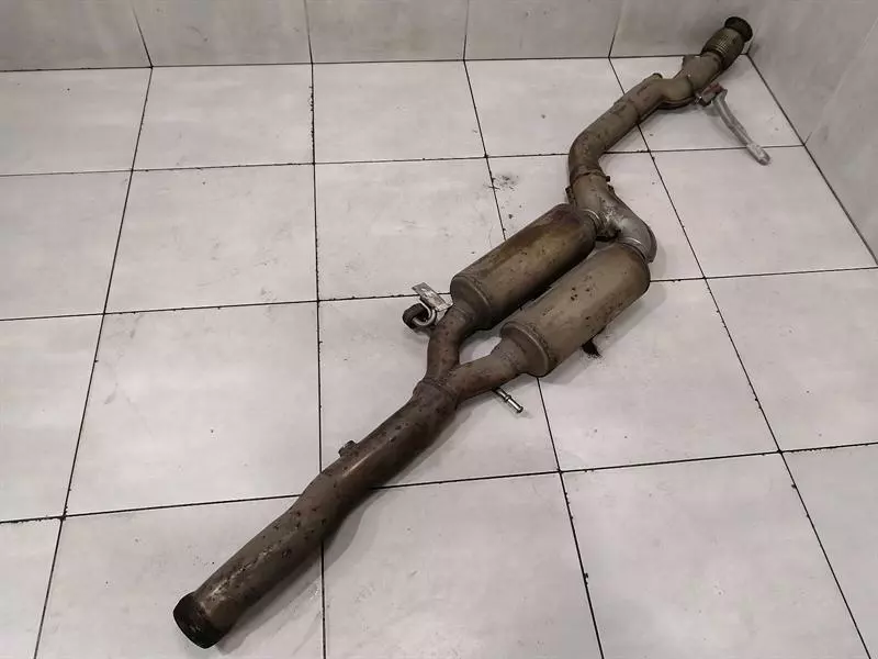Mercedes-Benz A (W176) Mercedes S-class W221 Catalytic Converter A2214902656 Catalyst OM642 V6 LWB Body type: Saloon
Fuel: Diesel
