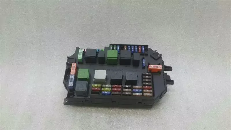 Mercedes S-class W221 Fuse Box A2219067200 Fuse Box SAM